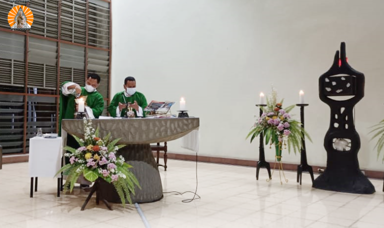 Misa Perdana1
